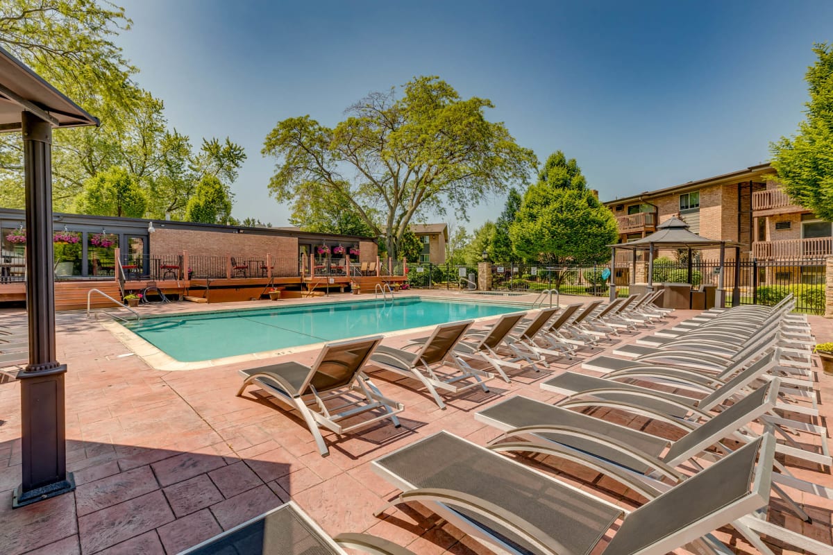 Photos of Berrytree Apartments near Michigan State University East